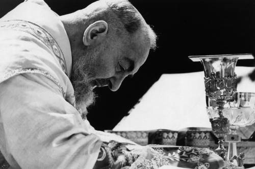 Padre Pio "lascia" S. Giovanni Rotondo. Il viaggio delle spoglie